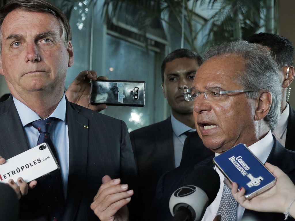 Jair Bolsonaro exige que Paulo Guedes apresente logo o Renda Brasil